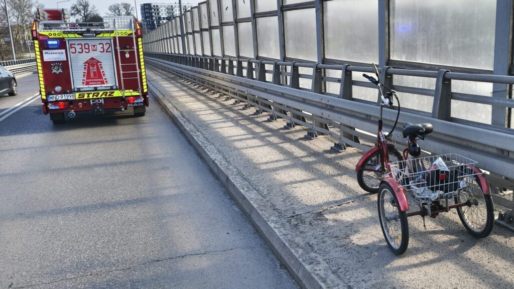 Wypadek na wiadukcie w Nowym Dworze Mazowieckim. Ranny kierujący trzykołowym rowerem