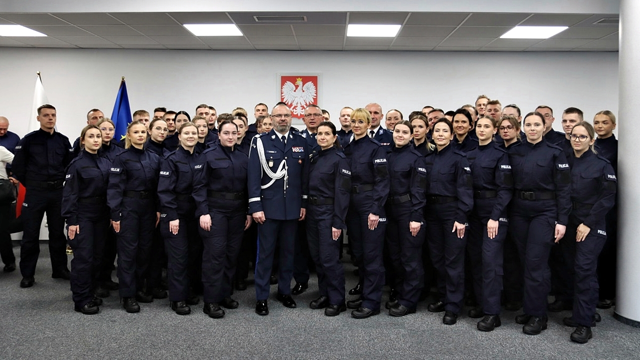 103 nowych funkcjonariuszy w szeregach mazowieckiej Policji. Uroczyste ślubowanie w Radomiu