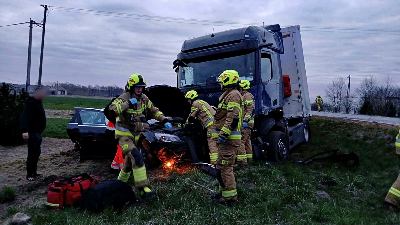 Poważny wypadek na DK62 w gminie Zakroczym. Interweniował śmigłowiec LPR