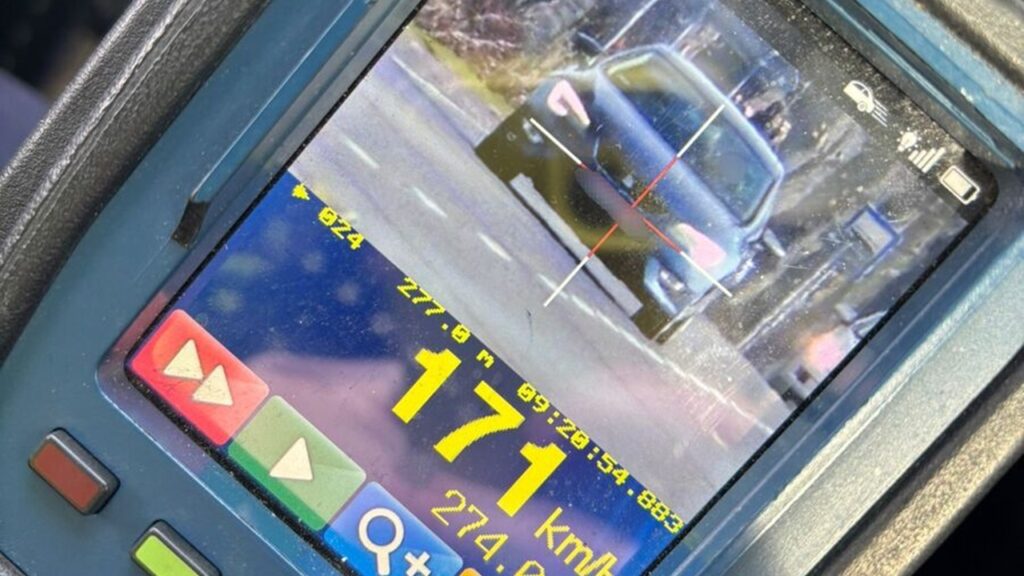 171 km/h przy ograniczeniu do 70. Kierowca stracił prawo jazdy