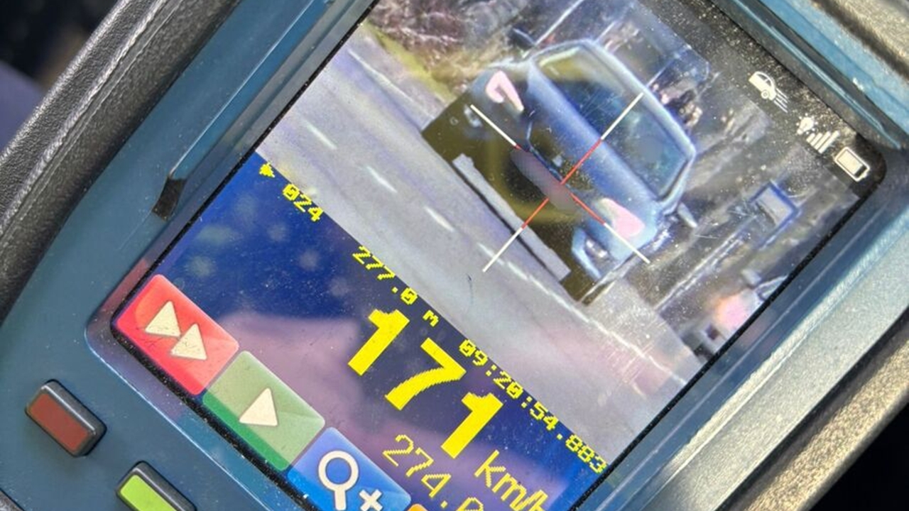 171 km/h przy ograniczeniu do 70. Kierowca stracił prawo jazdy