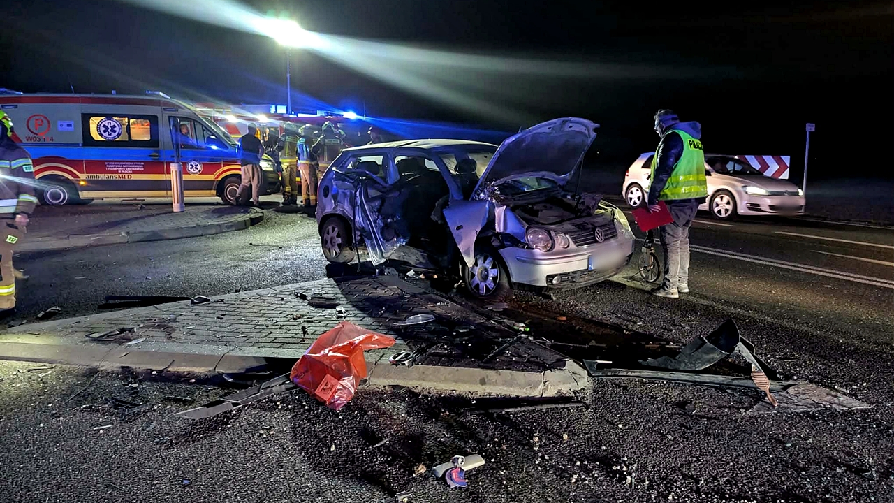 Poważny wypadek na DK62 w Wilczkowie. Lądował śmigłowiec LPR, są ranni