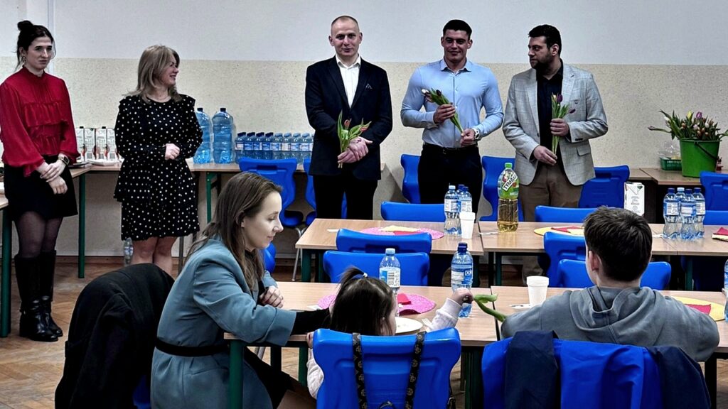 Dzień Kobiet na Osiedlu nr 1 – chwile przyjemności w sąsiedzkim gronie