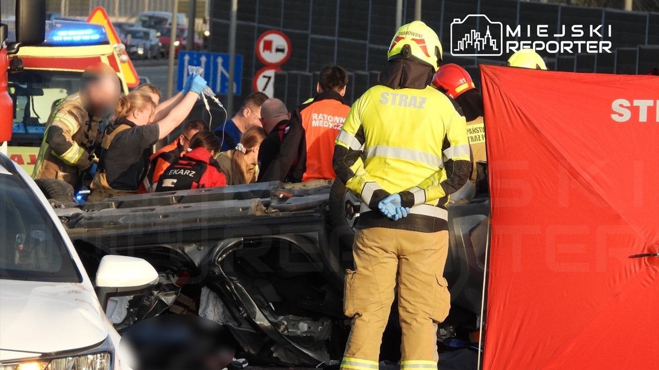 Tragedia w Łomiankach. Dwie osoby nie żyją po wypadku na DK7