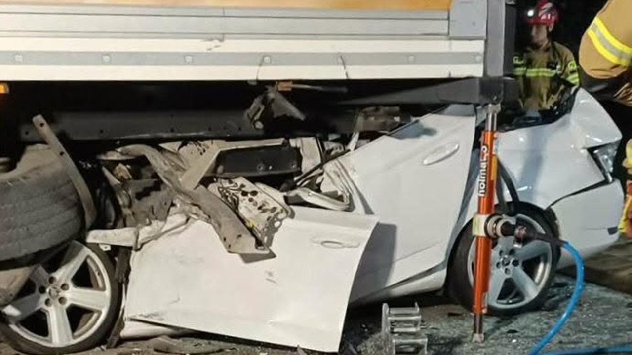 Śmiertelny wypadek na trasie Wyszków – Pułtusk. Nie żyje 20-letni kierowca