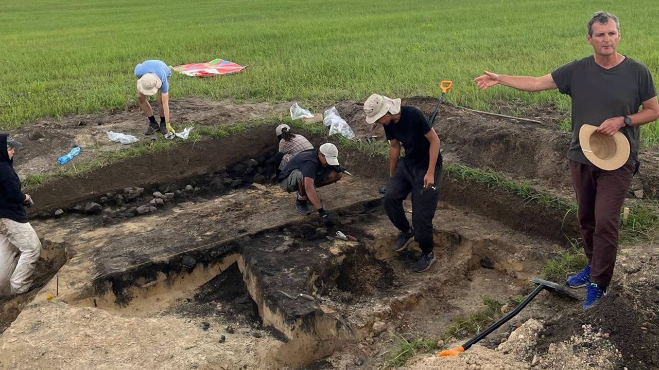 Archeolodzy odkrywają ślady dawnych mieszkańców Kampinosu! Wykopaliska na półmetku