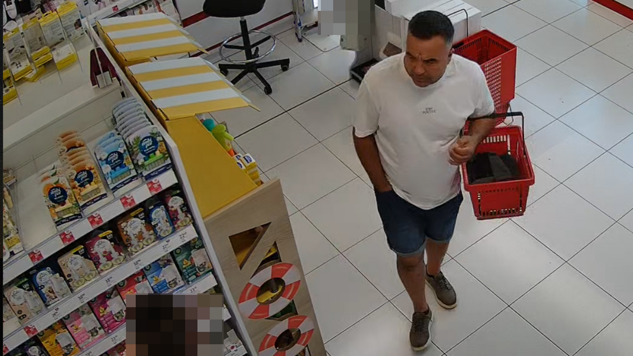 Policja publikuje zdjęcie. Szukają mężczyzny po kradzieży w Zakroczymiu