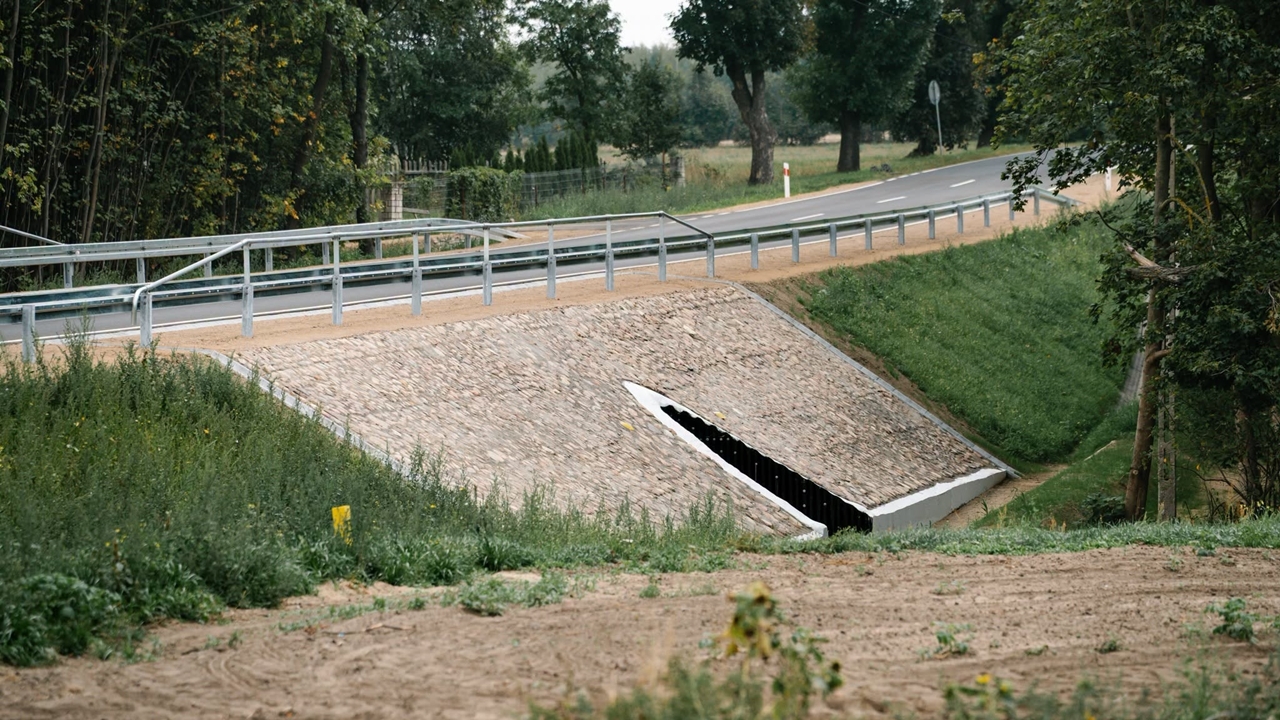 Nowy przepust na DW 571 w Starej Wronie. Inwestycja kosztowała ponad 3,3 mln zł