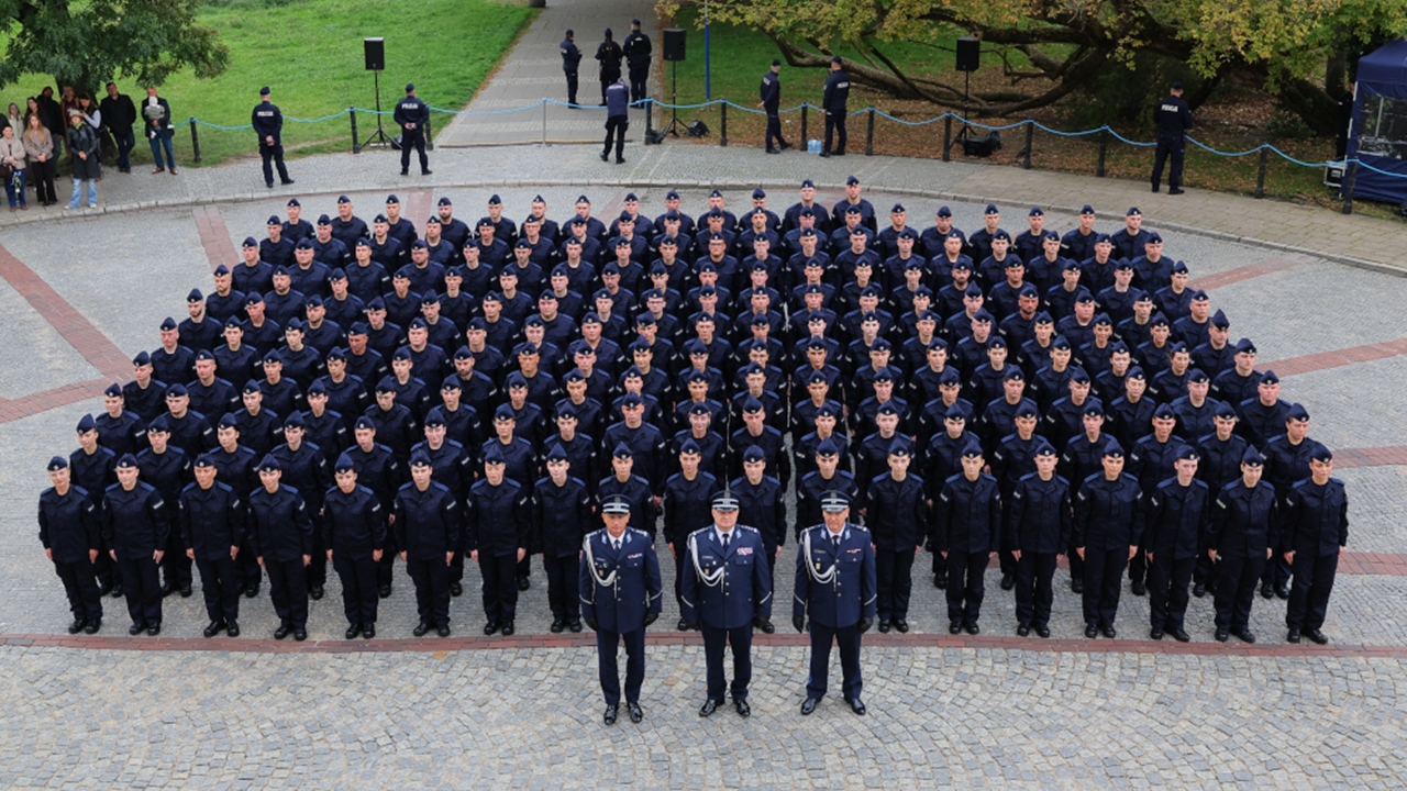 184 nowych policjantów rozpoczyna służbę