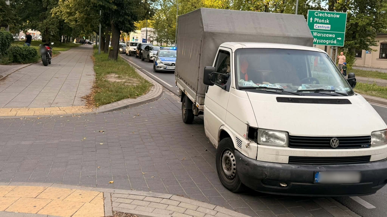Motocyklista trafił do szpitala. Zderzenie z Volkswagenem na al. Kilińskiego w Płocku