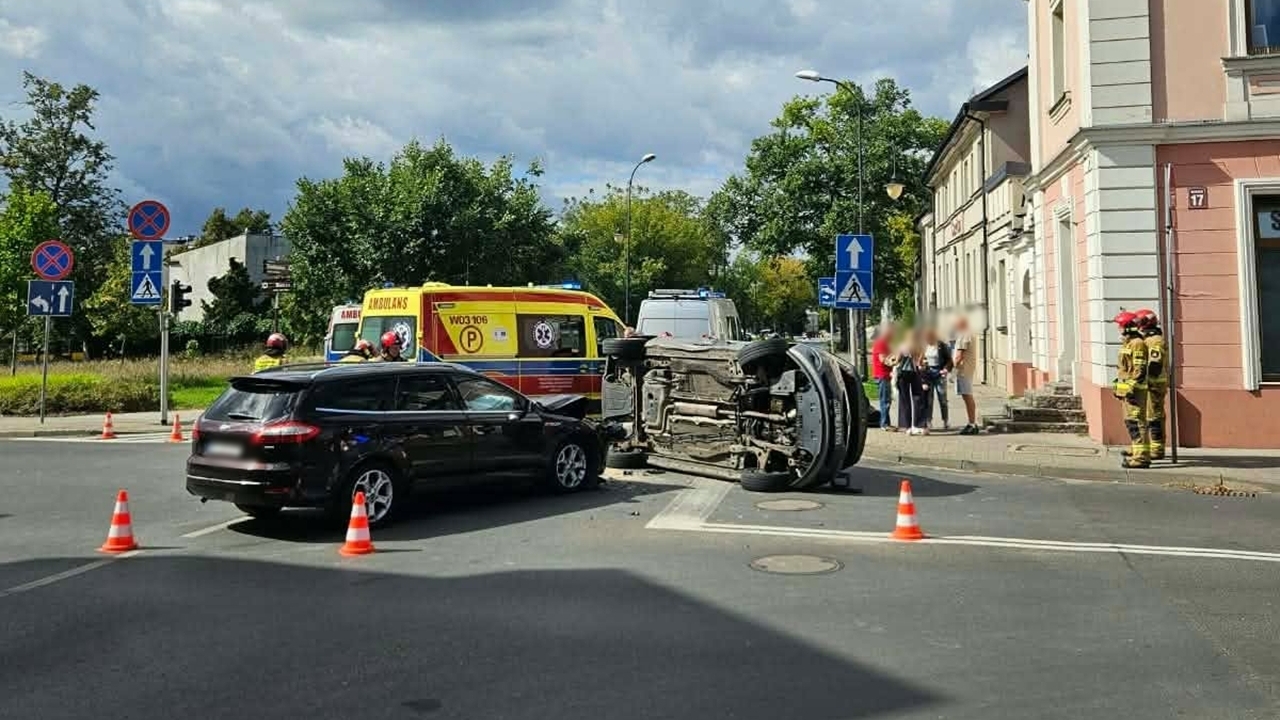 Zignorowała czerwone światło? Mocne zderzenie na skrzyżowaniu w Płocku