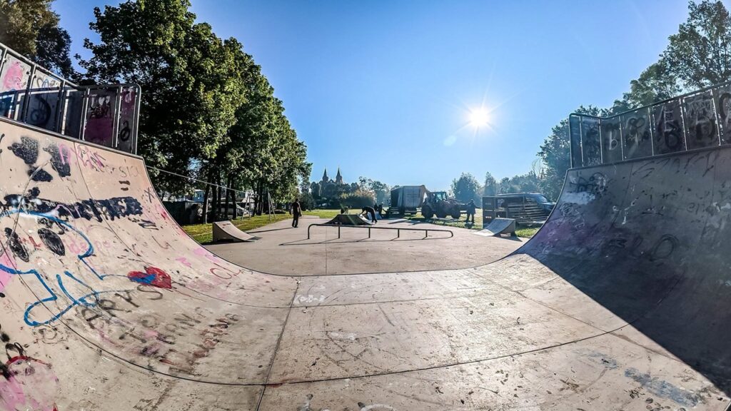 Ruszyła budowa nowego skateparku i placu zabaw