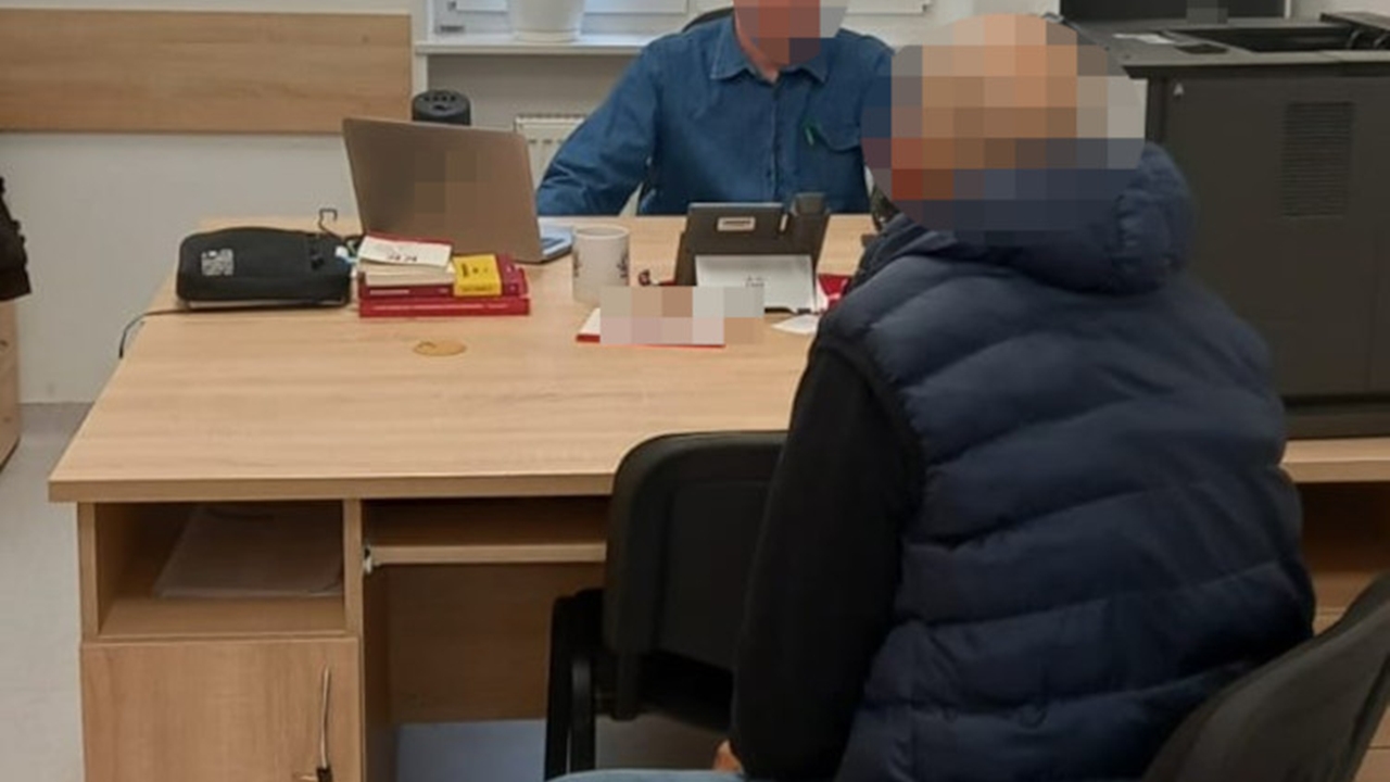 Odpalona raca, materiały pirotechniczne i narkotyki. Trzech mężczyzn zatrzymanych po meczu w Pruszkowie